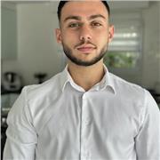 Je suis étudiant et vient de finaliser mon master en droit, j’ai un Bac Littéraire et dispose d’un très bon niveau en français